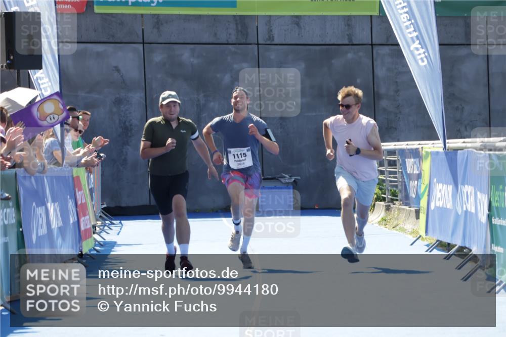09.08.2026 - GEWOBA Citytriathlon Bremen Yannick Fuchs http://msf.ph/oto/9944180 09.08.2026 14:15:07 Ziel 1115 meine-sportfotos.de