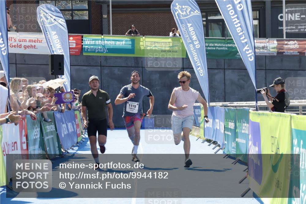09.08.2026 - GEWOBA Citytriathlon Bremen Yannick Fuchs http://msf.ph/oto/9944182 09.08.2026 14:15:09 Ziel 1115 meine-sportfotos.de