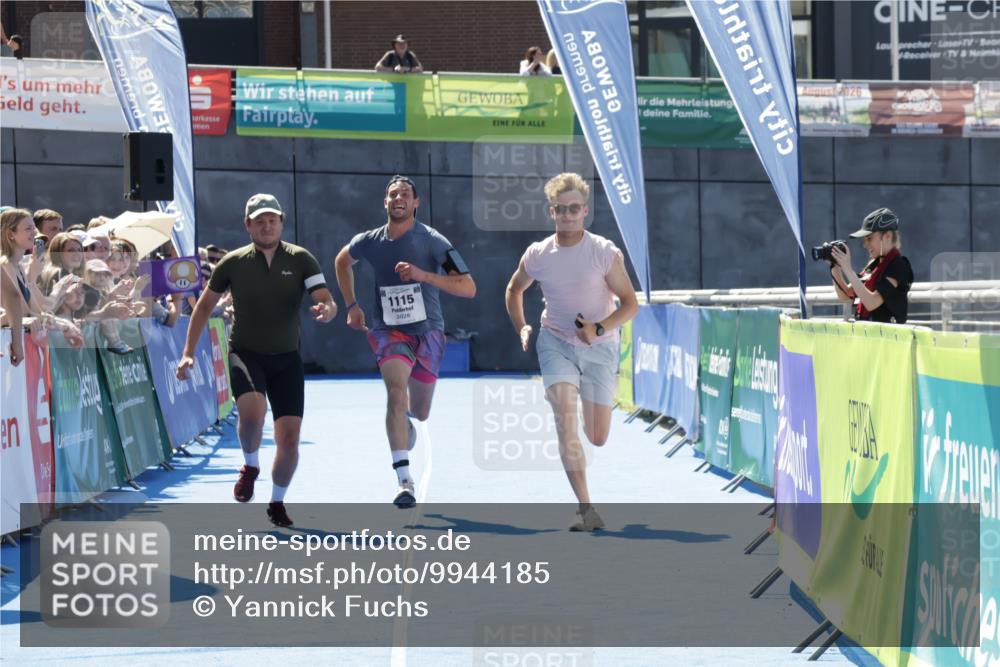 09.08.2026 - GEWOBA Citytriathlon Bremen Yannick Fuchs http://msf.ph/oto/9944185 09.08.2026 14:15:09 Ziel 1115 meine-sportfotos.de