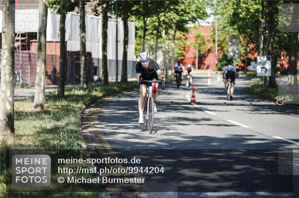 09.08.2026 - GEWOBA Citytriathlon Bremen Michael Burmester http://msf.ph/oto/9944204 09.08.2026 10:31:41 Radfahren 125, 288, 344, 365, 397, 405, 430, 443, 458, 472, 489 meine-sportfotos.de