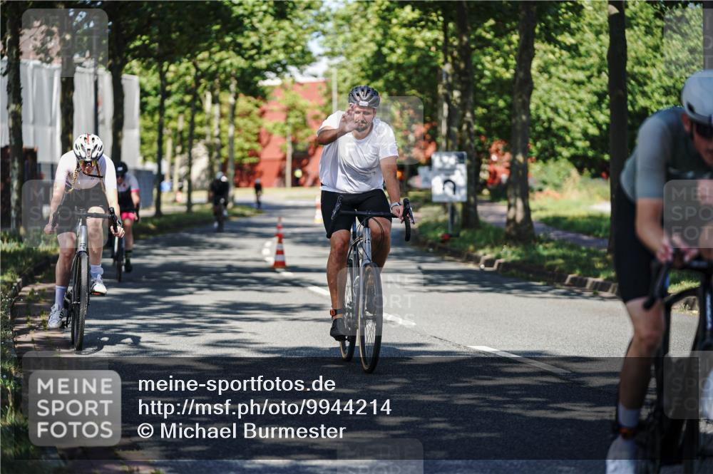 09.08.2026 - GEWOBA Citytriathlon Bremen Michael Burmester http://msf.ph/oto/9944214 09.08.2026 10:31:47 Radfahren 25, 125, 288, 337, 344, 397, 405, 430, 443, 458, 489 meine-sportfotos.de