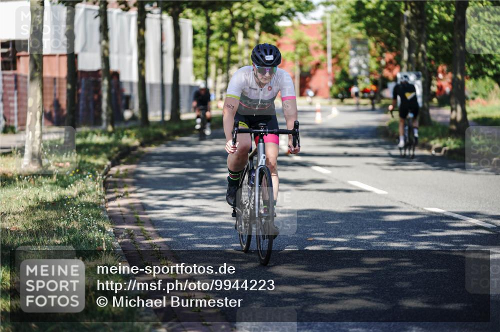 09.08.2026 - GEWOBA Citytriathlon Bremen Michael Burmester http://msf.ph/oto/9944223 09.08.2026 10:31:49 Radfahren 25, 125, 288, 337, 344, 397, 405, 443, 458, 489 meine-sportfotos.de