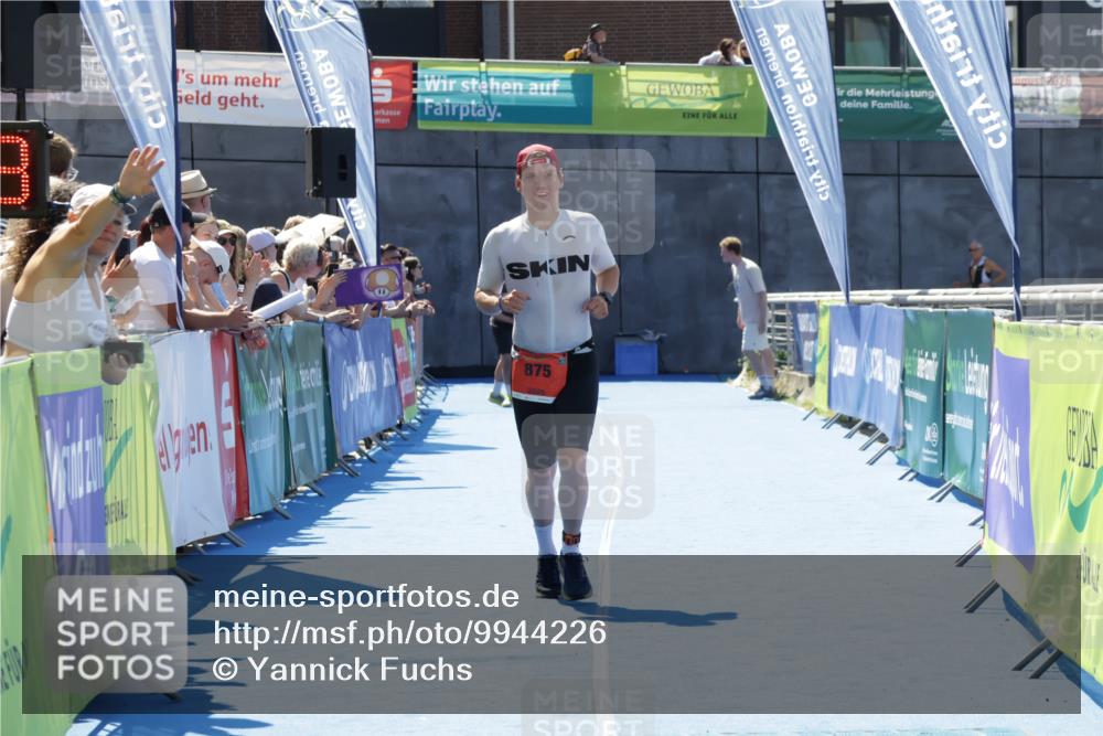 09.08.2026 - GEWOBA Citytriathlon Bremen Yannick Fuchs http://msf.ph/oto/9944226 09.08.2026 14:15:52 Ziel 875, 1132 meine-sportfotos.de