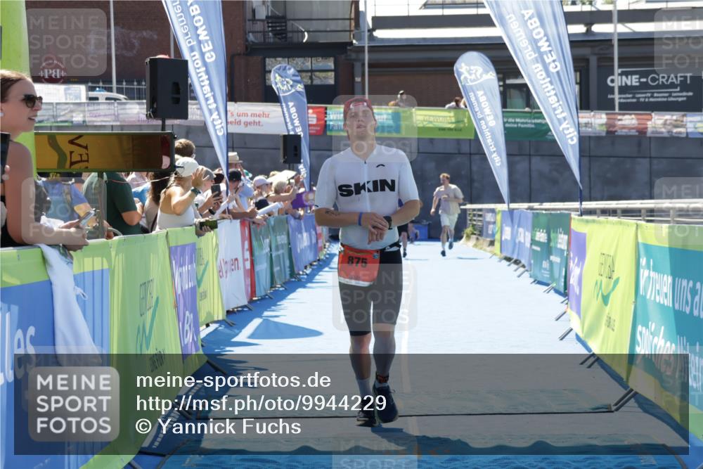 09.08.2026 - GEWOBA Citytriathlon Bremen Yannick Fuchs http://msf.ph/oto/9944229 09.08.2026 14:15:54 Ziel 875 meine-sportfotos.de