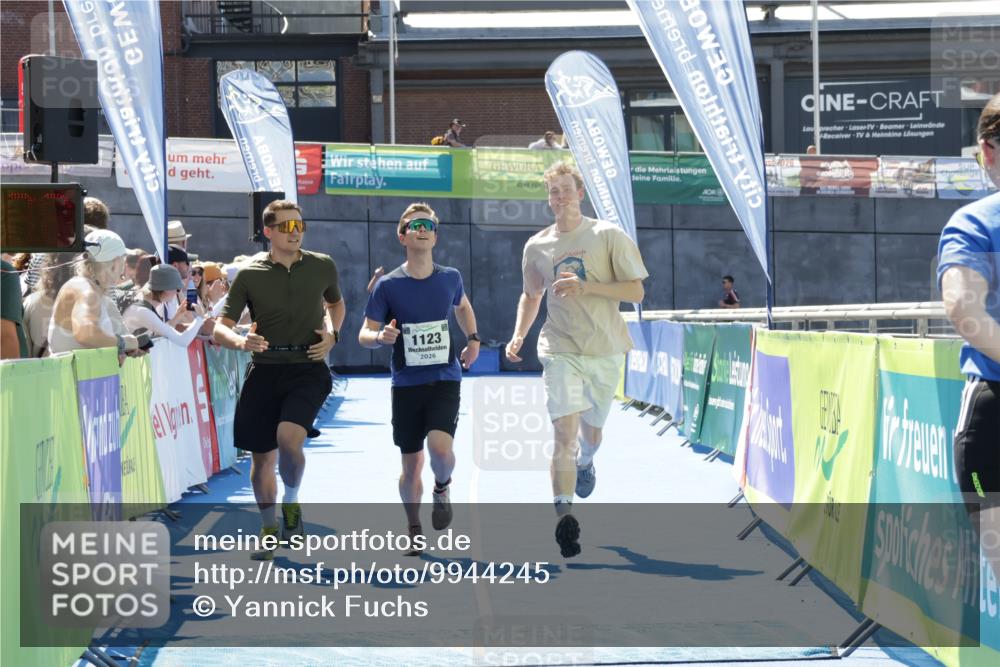 09.08.2026 - GEWOBA Citytriathlon Bremen Yannick Fuchs http://msf.ph/oto/9944245 09.08.2026 14:15:59 Ziel 875, 1123 meine-sportfotos.de