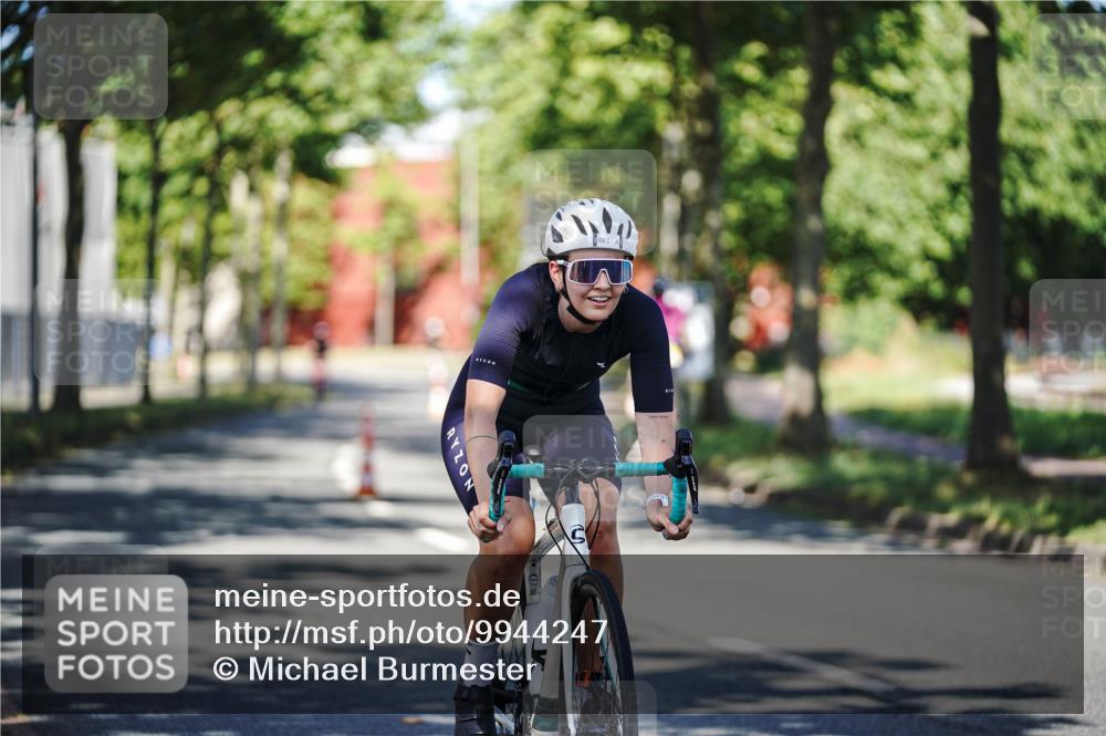 09.08.2026 - GEWOBA Citytriathlon Bremen Michael Burmester http://msf.ph/oto/9944247 09.08.2026 10:32:01 Radfahren 25, 337, 481, 482, 500 meine-sportfotos.de