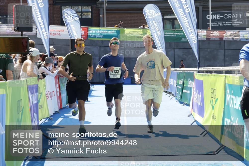 09.08.2026 - GEWOBA Citytriathlon Bremen Yannick Fuchs http://msf.ph/oto/9944248 09.08.2026 14:16:00 Ziel 1123 meine-sportfotos.de