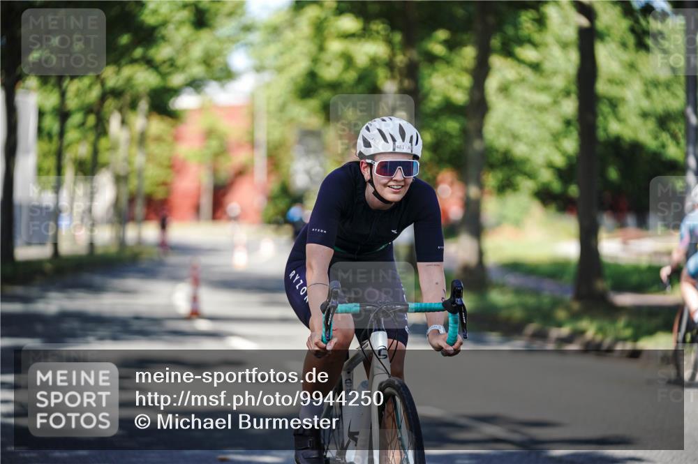 09.08.2026 - GEWOBA Citytriathlon Bremen Michael Burmester http://msf.ph/oto/9944250 09.08.2026 10:32:01 Radfahren 25, 337, 481, 482, 500 meine-sportfotos.de