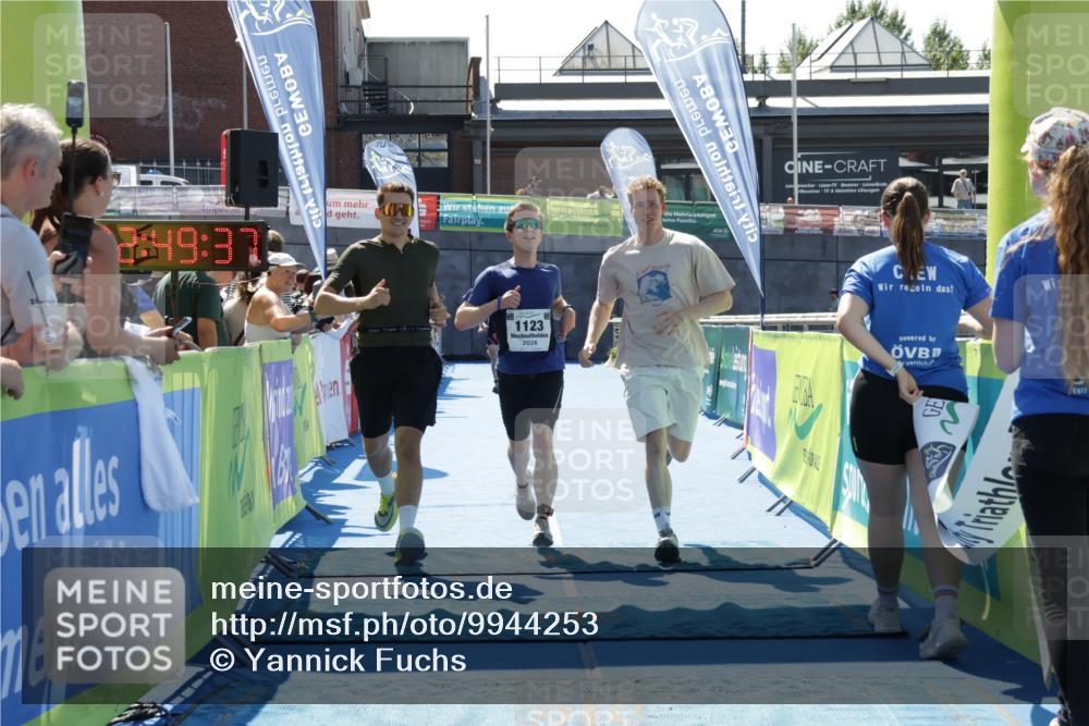 09.08.2026 - GEWOBA Citytriathlon Bremen Yannick Fuchs http://msf.ph/oto/9944253 09.08.2026 14:16:00 Ziel 1123 meine-sportfotos.de