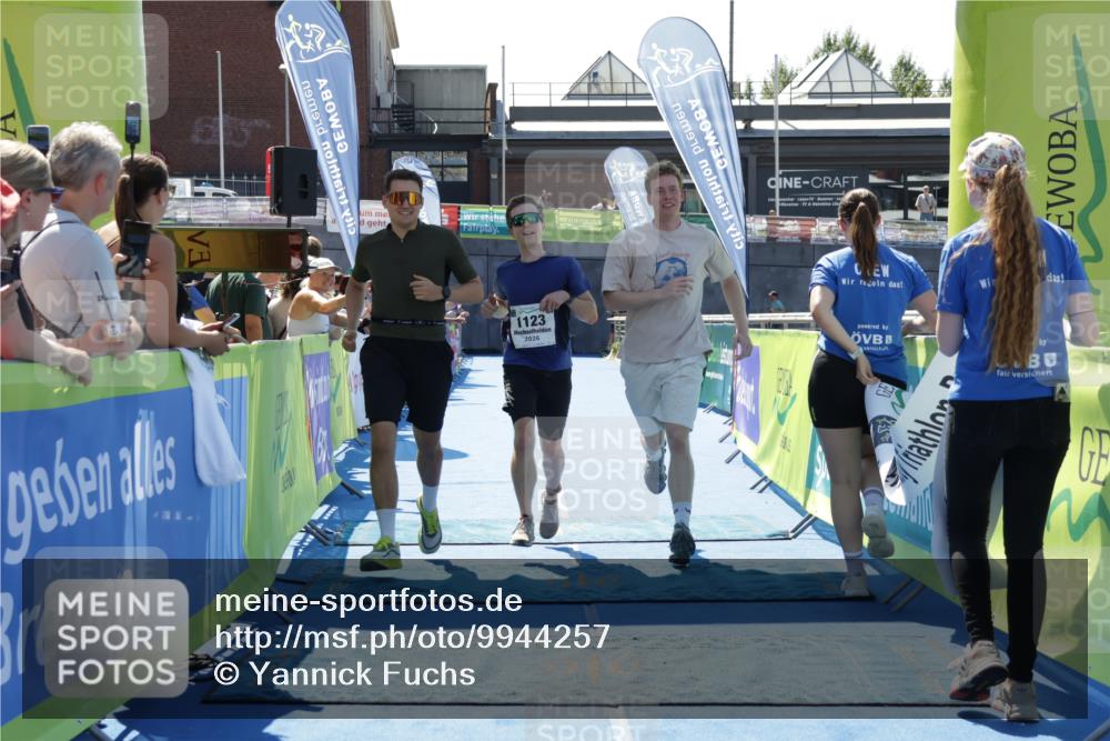 09.08.2026 - GEWOBA Citytriathlon Bremen Yannick Fuchs http://msf.ph/oto/9944257 09.08.2026 14:16:01 Ziel 1123 meine-sportfotos.de