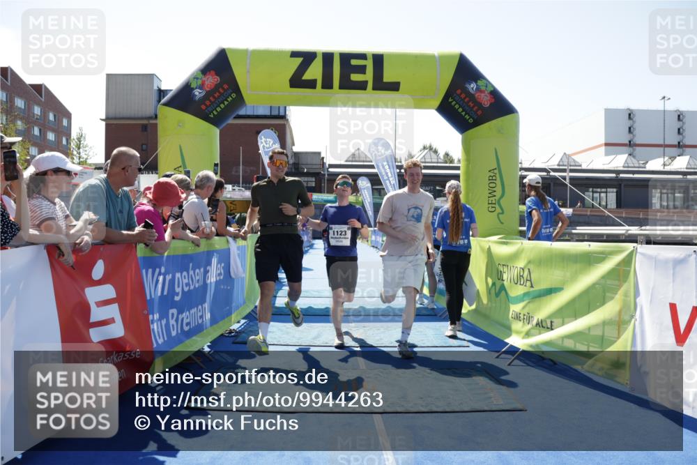 09.08.2026 - GEWOBA Citytriathlon Bremen Yannick Fuchs http://msf.ph/oto/9944263 09.08.2026 14:16:01 Ziel 1123 meine-sportfotos.de