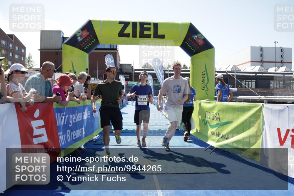 09.08.2026 - GEWOBA Citytriathlon Bremen Yannick Fuchs http://msf.ph/oto/9944265 09.08.2026 14:16:02 Ziel 1123 meine-sportfotos.de