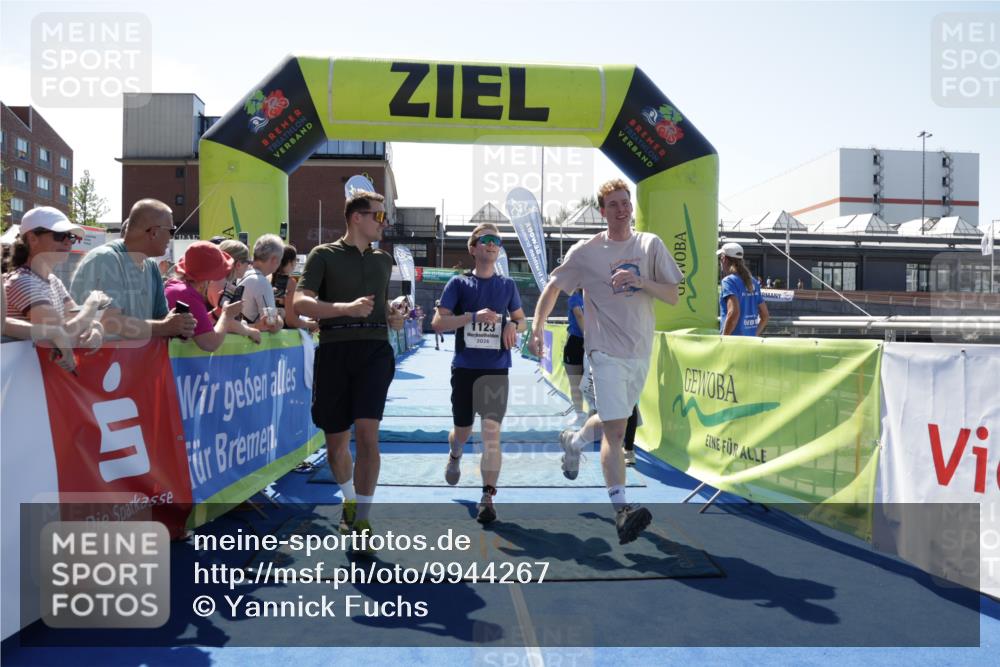09.08.2026 - GEWOBA Citytriathlon Bremen Yannick Fuchs http://msf.ph/oto/9944267 09.08.2026 14:16:02 Ziel 1123 meine-sportfotos.de