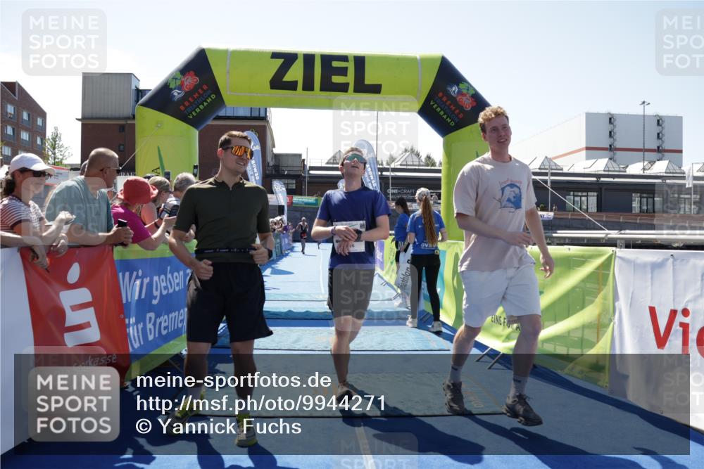 09.08.2026 - GEWOBA Citytriathlon Bremen Yannick Fuchs http://msf.ph/oto/9944271 09.08.2026 14:16:02 Ziel 1123 meine-sportfotos.de