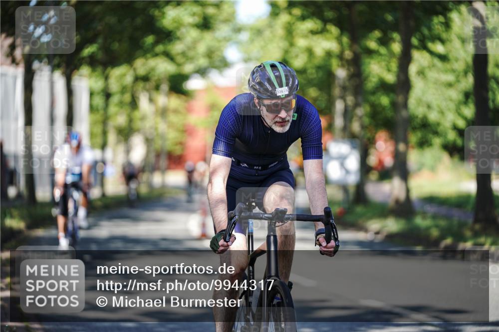 09.08.2026 - GEWOBA Citytriathlon Bremen Michael Burmester http://msf.ph/oto/9944317 09.08.2026 10:32:44 Radfahren 7, 39, 131, 303, 305, 324, 330, 374, 385, 452, 508, 515 meine-sportfotos.de