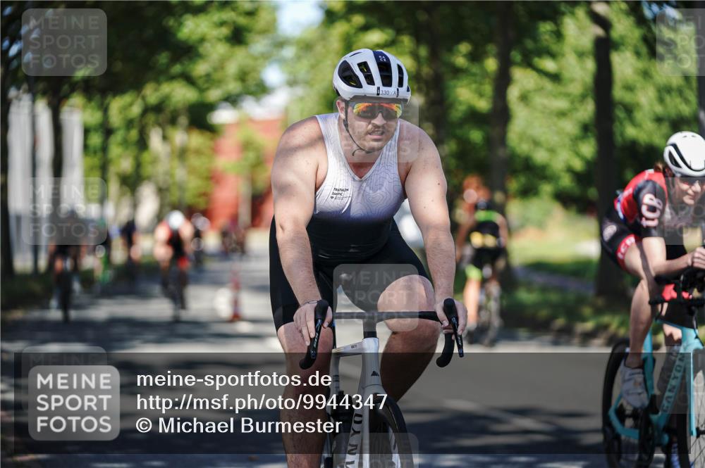 09.08.2026 - GEWOBA Citytriathlon Bremen Michael Burmester http://msf.ph/oto/9944347 09.08.2026 10:32:50 Radfahren 7, 303, 305, 324, 330, 353, 370, 374, 452, 503, 508, 515, 526 meine-sportfotos.de