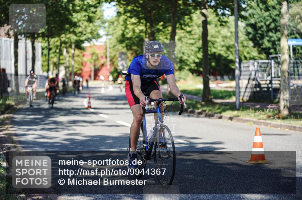 09.08.2026 - GEWOBA Citytriathlon Bremen Michael Burmester http://msf.ph/oto/9944367 09.08.2026 10:32:56 Radfahren 1, 7, 173, 303, 305, 330, 353, 370, 419, 452, 457, 486, 493, 503, 508, 526 meine-sportfotos.de