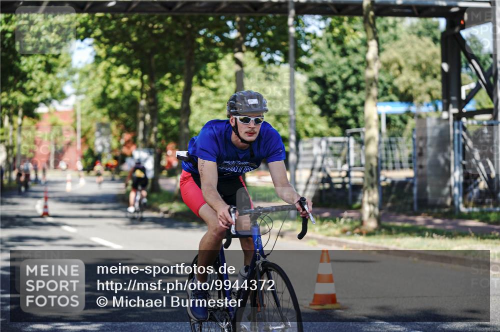 09.08.2026 - GEWOBA Citytriathlon Bremen Michael Burmester http://msf.ph/oto/9944372 09.08.2026 10:32:56 Radfahren 1, 7, 173, 303, 305, 330, 353, 370, 419, 452, 457, 486, 493, 503, 508, 526 meine-sportfotos.de