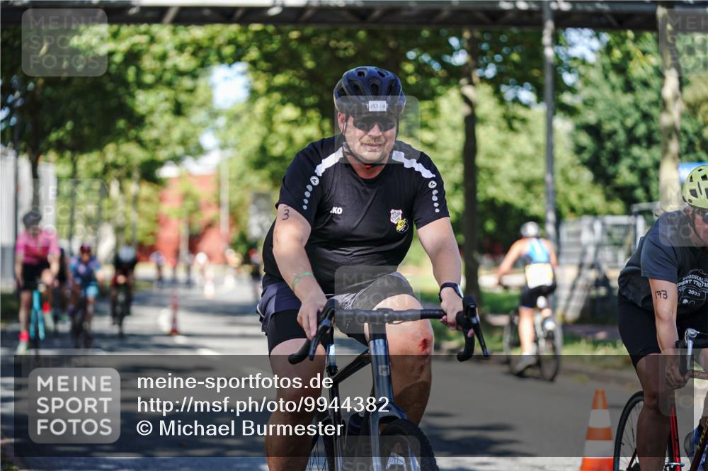 09.08.2026 - GEWOBA Citytriathlon Bremen Michael Burmester http://msf.ph/oto/9944382 09.08.2026 10:33:00 Radfahren 1, 83, 103, 173, 305, 353, 370, 413, 419, 453, 457, 486, 493, 503, 508, 526 meine-sportfotos.de