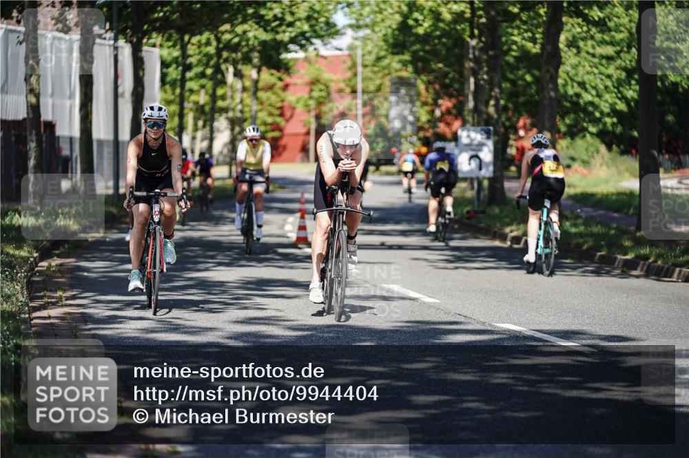 09.08.2026 - GEWOBA Citytriathlon Bremen Michael Burmester http://msf.ph/oto/9944404 09.08.2026 10:33:06 Radfahren 1, 63, 83, 103, 173, 302, 353, 370, 413, 419, 453, 457, 483, 486, 493, 503, 526 meine-sportfotos.de