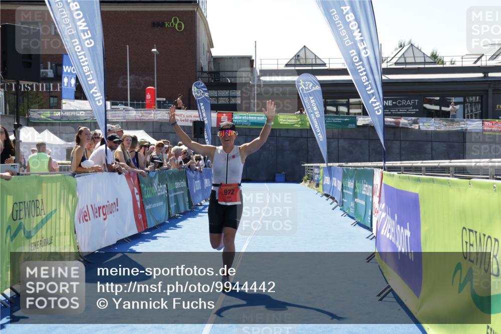 09.08.2026 - GEWOBA Citytriathlon Bremen Yannick Fuchs http://msf.ph/oto/9944442 09.08.2026 14:17:11 Ziel 972 meine-sportfotos.de