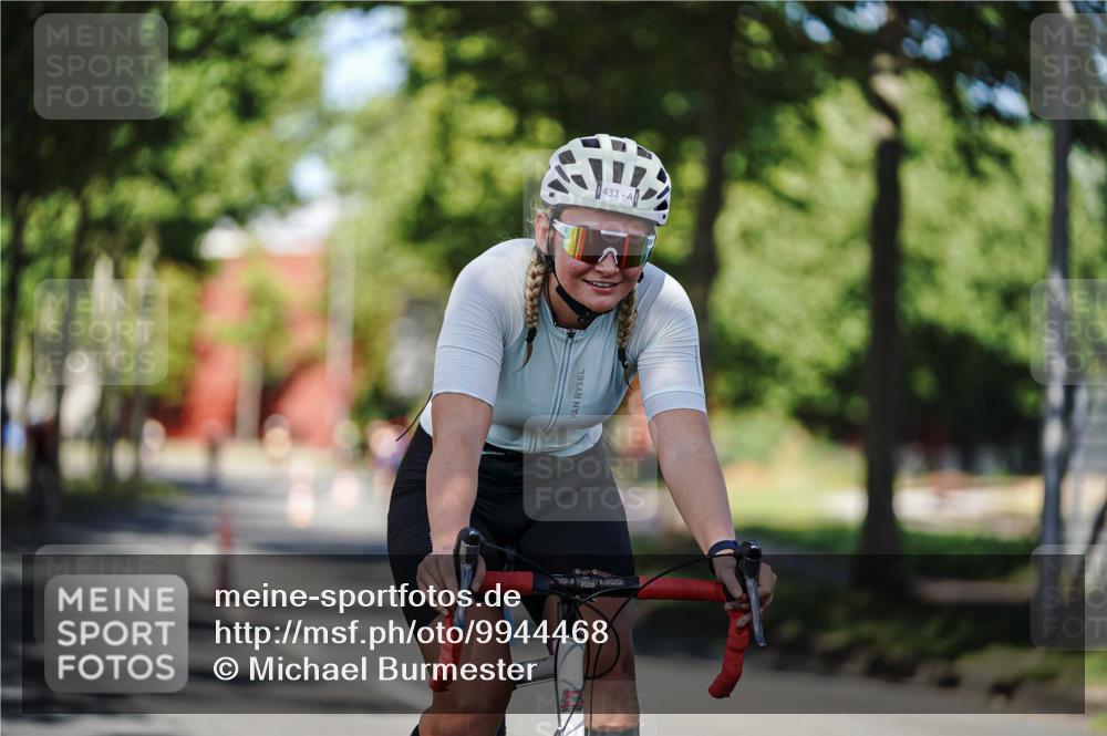09.08.2026 - GEWOBA Citytriathlon Bremen Michael Burmester http://msf.ph/oto/9944468 09.08.2026 10:33:28 Radfahren 177, 282, 285, 331, 410, 433, 484 meine-sportfotos.de