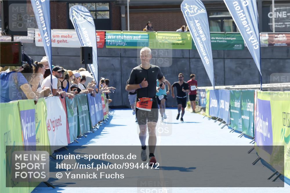 09.08.2026 - GEWOBA Citytriathlon Bremen Yannick Fuchs http://msf.ph/oto/9944472 09.08.2026 14:17:58 Ziel 826, 1117 meine-sportfotos.de