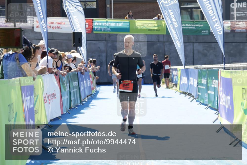 09.08.2026 - GEWOBA Citytriathlon Bremen Yannick Fuchs http://msf.ph/oto/9944474 09.08.2026 14:17:58 Ziel 826, 1117 meine-sportfotos.de
