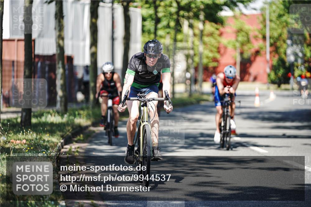 09.08.2026 - GEWOBA Citytriathlon Bremen Michael Burmester http://msf.ph/oto/9944537 09.08.2026 10:33:59 Radfahren 215, 292, 306, 448, 455, 474, 490, 522, 531 meine-sportfotos.de