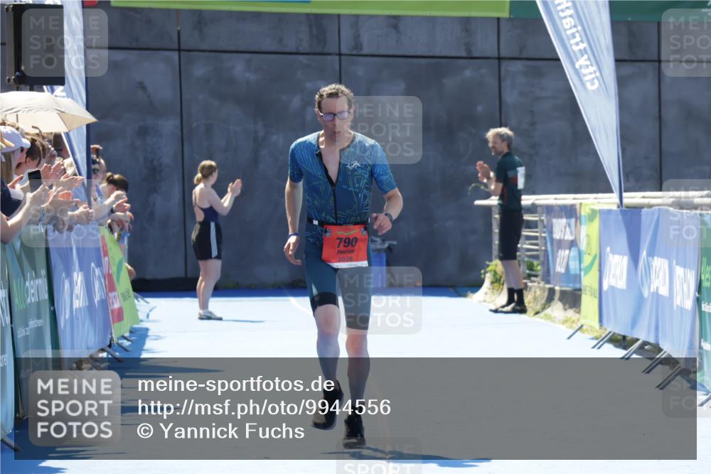 09.08.2026 - GEWOBA Citytriathlon Bremen Yannick Fuchs http://msf.ph/oto/9944556 09.08.2026 14:18:35 Ziel 790 meine-sportfotos.de