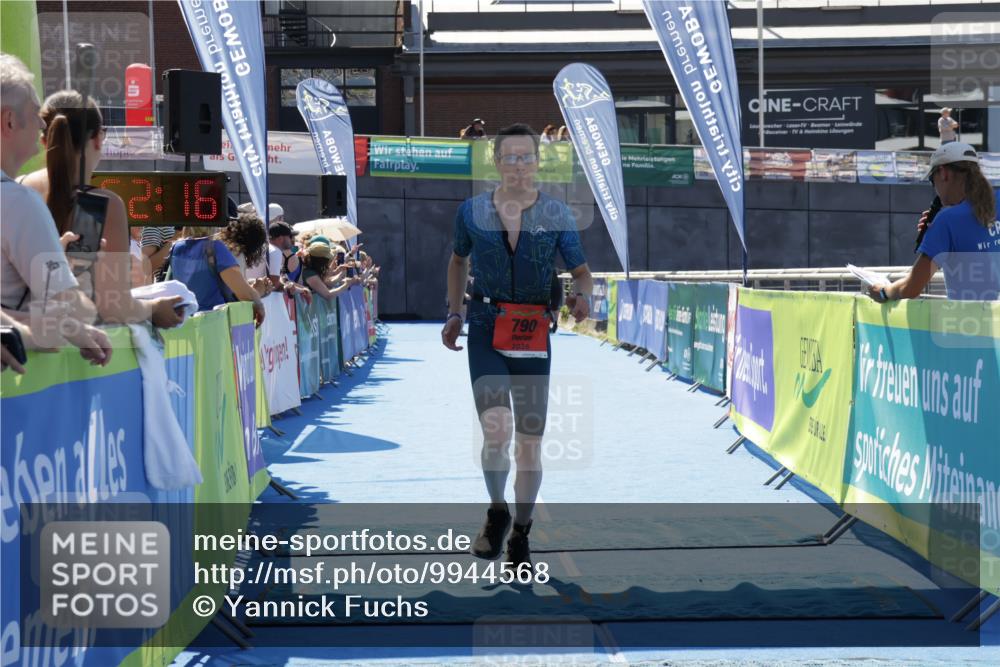 09.08.2026 - GEWOBA Citytriathlon Bremen Yannick Fuchs http://msf.ph/oto/9944568 09.08.2026 14:18:38 Ziel 790 meine-sportfotos.de