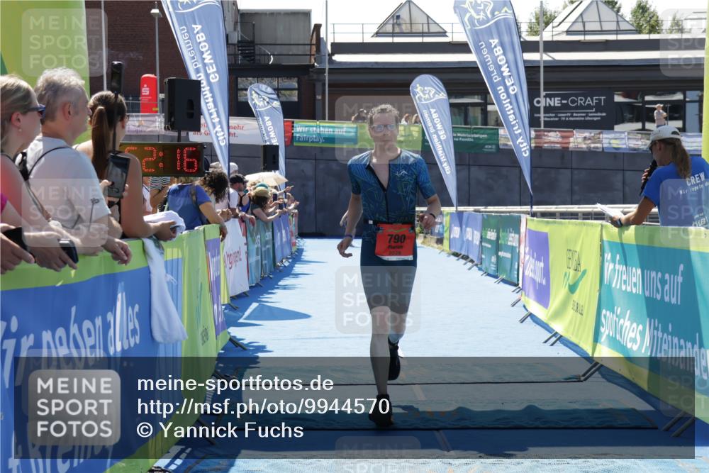 09.08.2026 - GEWOBA Citytriathlon Bremen Yannick Fuchs http://msf.ph/oto/9944570 09.08.2026 14:18:38 Ziel 790 meine-sportfotos.de
