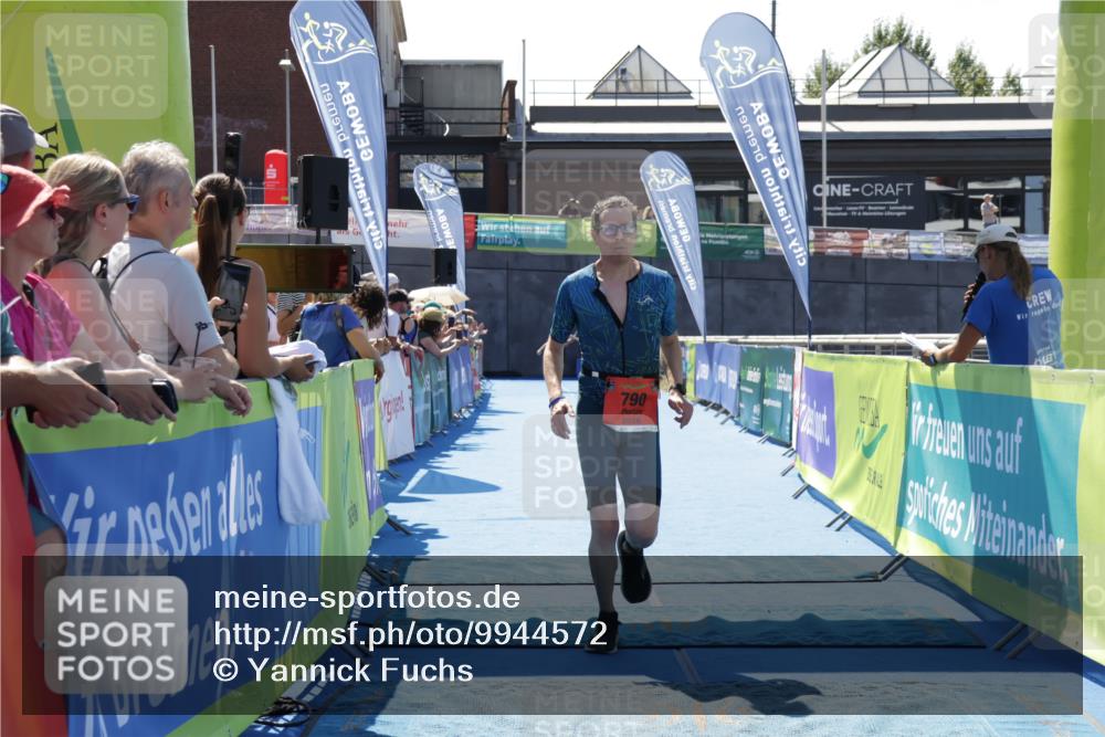 09.08.2026 - GEWOBA Citytriathlon Bremen Yannick Fuchs http://msf.ph/oto/9944572 09.08.2026 14:18:39 Ziel 790 meine-sportfotos.de