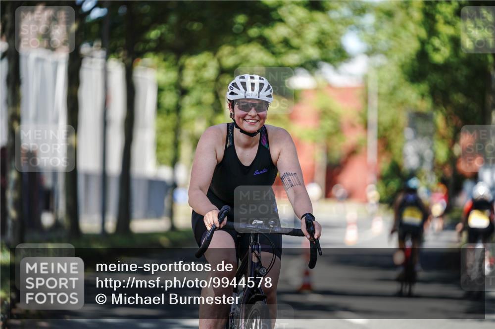 09.08.2026 - GEWOBA Citytriathlon Bremen Michael Burmester http://msf.ph/oto/9944578 09.08.2026 10:34:19 Radfahren 386, 477, 495 meine-sportfotos.de