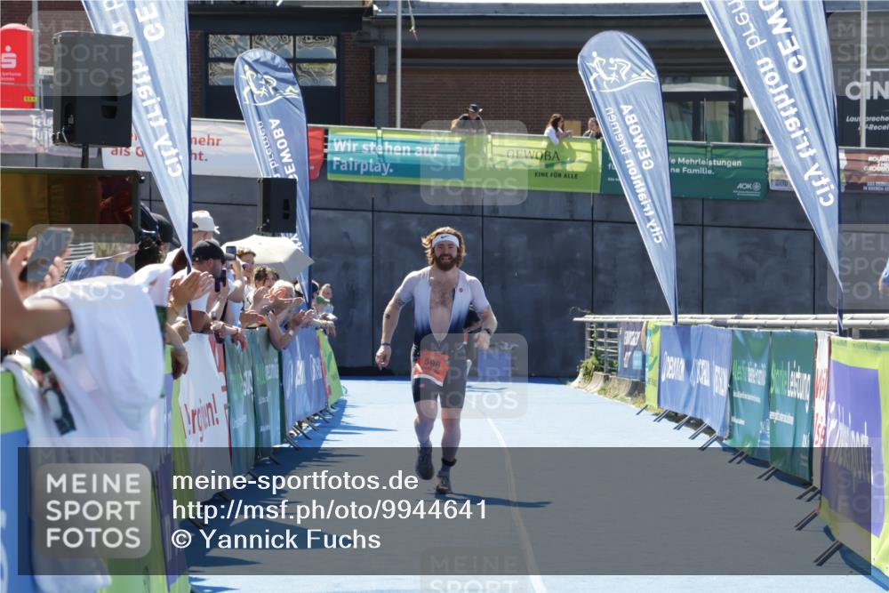 09.08.2026 - GEWOBA Citytriathlon Bremen Yannick Fuchs http://msf.ph/oto/9944641 09.08.2026 14:19:01 Ziel 596 meine-sportfotos.de