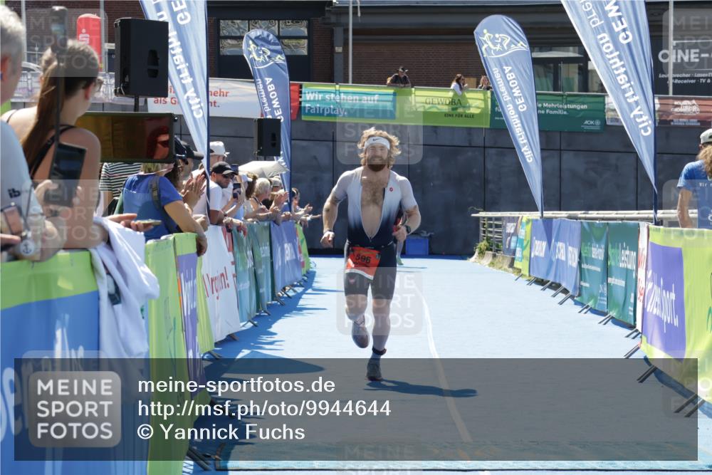 09.08.2026 - GEWOBA Citytriathlon Bremen Yannick Fuchs http://msf.ph/oto/9944644 09.08.2026 14:19:02 Ziel 596 meine-sportfotos.de
