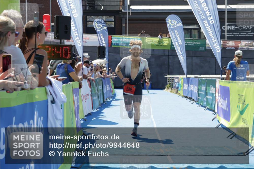 09.08.2026 - GEWOBA Citytriathlon Bremen Yannick Fuchs http://msf.ph/oto/9944648 09.08.2026 14:19:03 Ziel 596 meine-sportfotos.de
