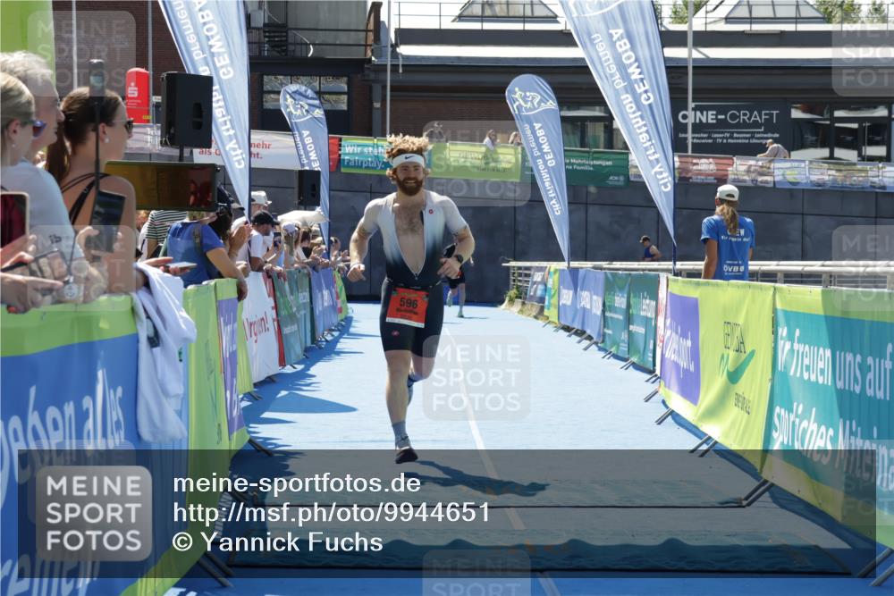 09.08.2026 - GEWOBA Citytriathlon Bremen Yannick Fuchs http://msf.ph/oto/9944651 09.08.2026 14:19:03 Ziel 596 meine-sportfotos.de