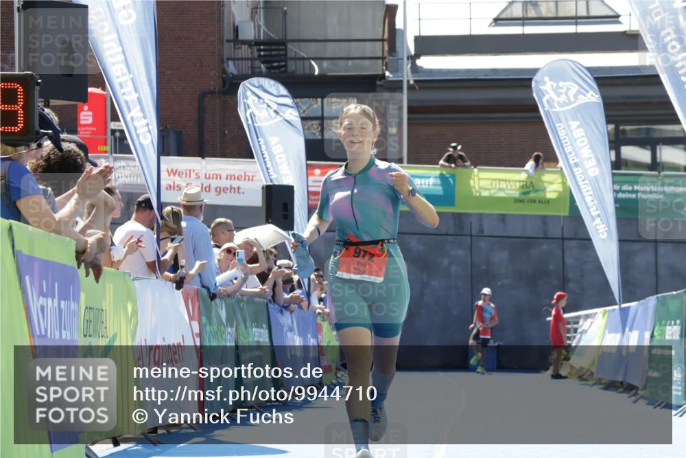 09.08.2026 - GEWOBA Citytriathlon Bremen Yannick Fuchs http://msf.ph/oto/9944710 09.08.2026 14:19:32 Ziel 912 meine-sportfotos.de
