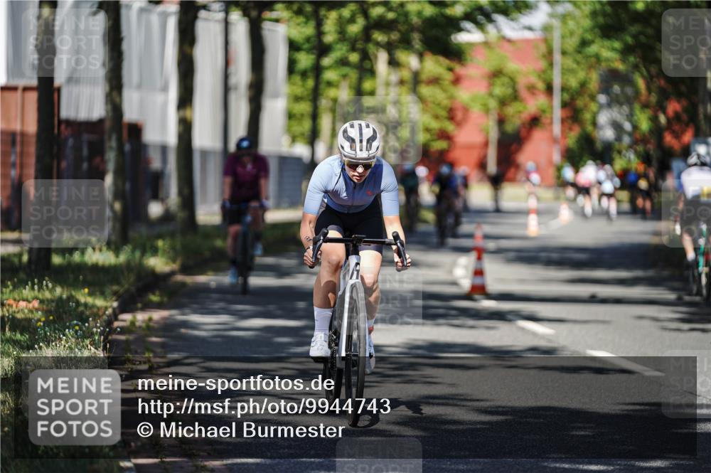 09.08.2026 - GEWOBA Citytriathlon Bremen Michael Burmester http://msf.ph/oto/9944743 09.08.2026 10:35:25 Radfahren 3, 15, 27, 57, 87, 129, 169, 175, 189, 195, 243, 326, 361, 436, 440, 467, 473, 476, 487, 504 meine-sportfotos.de
