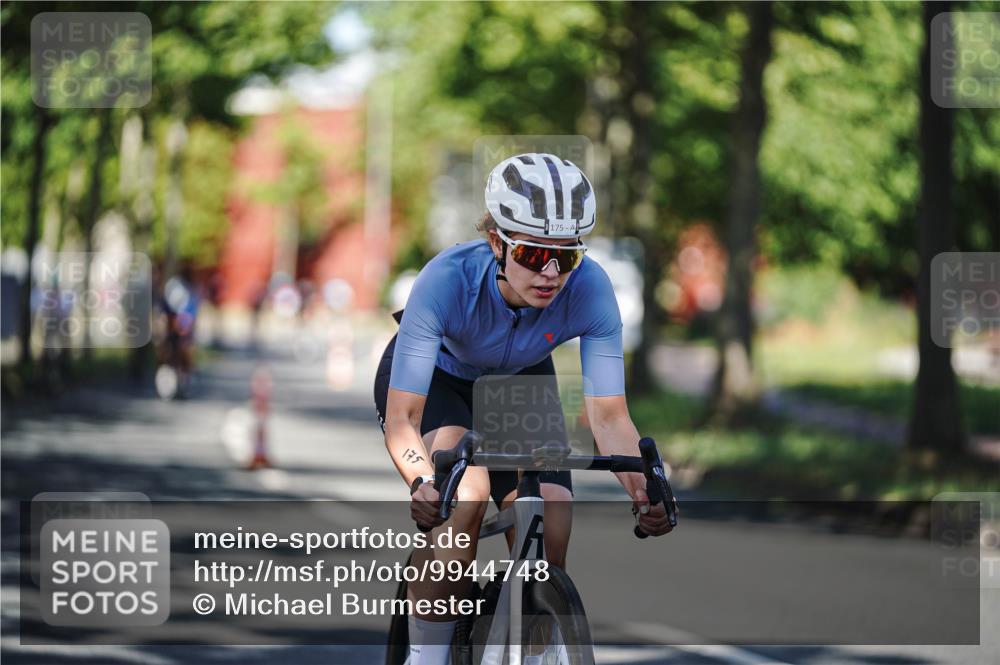 09.08.2026 - GEWOBA Citytriathlon Bremen Michael Burmester http://msf.ph/oto/9944748 09.08.2026 10:35:26 Radfahren 3, 15, 27, 57, 87, 129, 169, 175, 189, 195, 243, 326, 361, 436, 440, 467, 473, 487, 504 meine-sportfotos.de