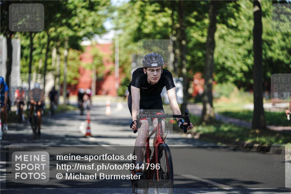 09.08.2026 - GEWOBA Citytriathlon Bremen Michael Burmester http://msf.ph/oto/9944796 09.08.2026 10:35:41 Radfahren 15, 17, 29, 37, 43, 57, 87, 107, 119, 141, 181, 189, 201, 217, 361, 423, 504, 509 meine-sportfotos.de