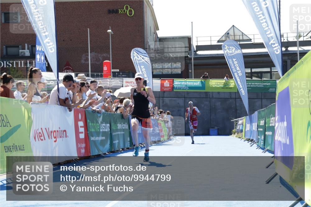 09.08.2026 - GEWOBA Citytriathlon Bremen Yannick Fuchs http://msf.ph/oto/9944799 09.08.2026 14:20:25 Ziel 998 meine-sportfotos.de
