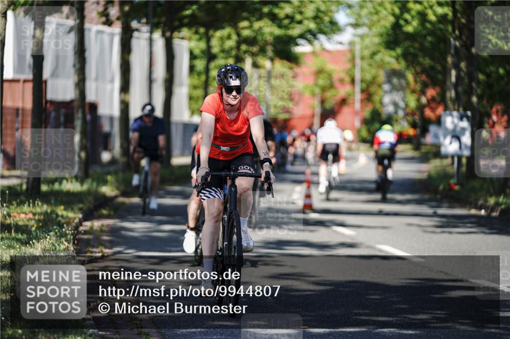 09.08.2026 - GEWOBA Citytriathlon Bremen Michael Burmester http://msf.ph/oto/9944807 09.08.2026 10:35:45 Radfahren 17, 29, 37, 43, 57, 107, 119, 141, 181, 201, 217, 241, 423, 462, 471, 509 meine-sportfotos.de