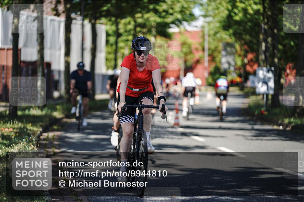 09.08.2026 - GEWOBA Citytriathlon Bremen Michael Burmester http://msf.ph/oto/9944810 09.08.2026 10:35:45 Radfahren 17, 29, 37, 43, 57, 107, 119, 141, 181, 201, 217, 241, 423, 462, 471, 509 meine-sportfotos.de