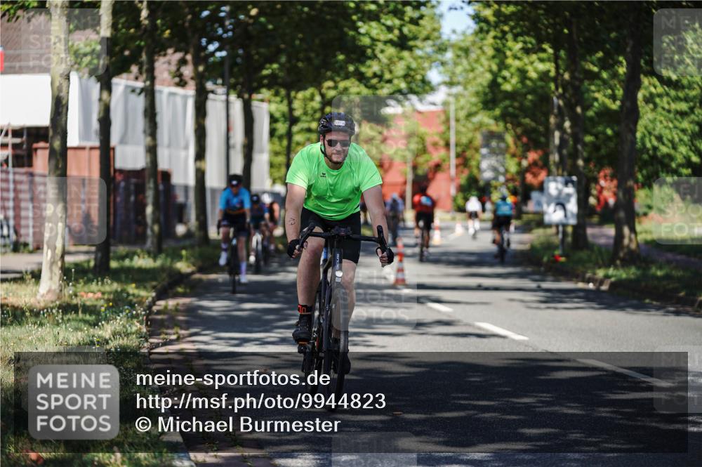 09.08.2026 - GEWOBA Citytriathlon Bremen Michael Burmester http://msf.ph/oto/9944823 09.08.2026 10:35:50 Radfahren 17, 29, 37, 43, 89, 107, 109, 119, 123, 141, 151, 167, 181, 201, 217, 241, 423, 462, 471, 494, 509 meine-sportfotos.de