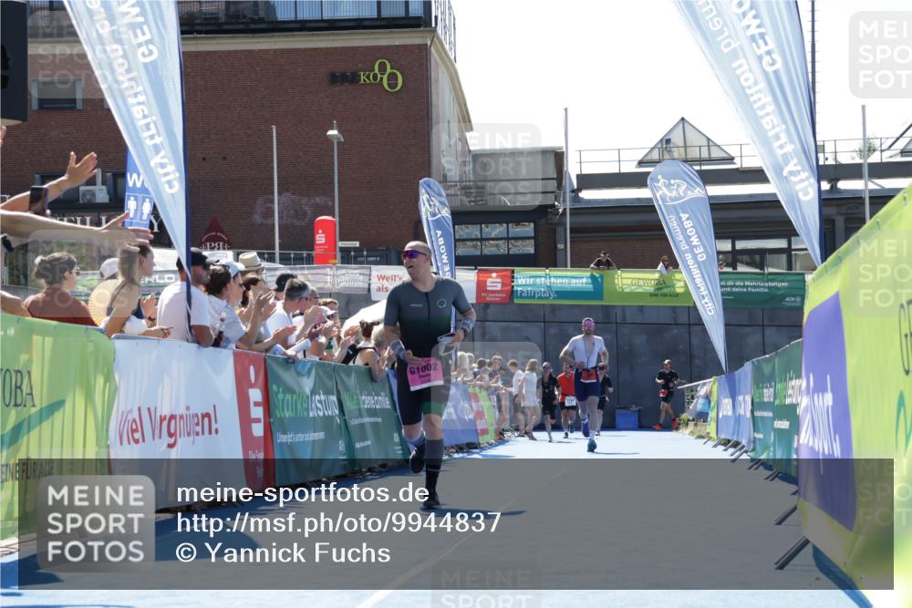 09.08.2026 - GEWOBA Citytriathlon Bremen Yannick Fuchs http://msf.ph/oto/9944837 09.08.2026 14:20:36 Ziel 1002, 1002, 1013, 1013 meine-sportfotos.de
