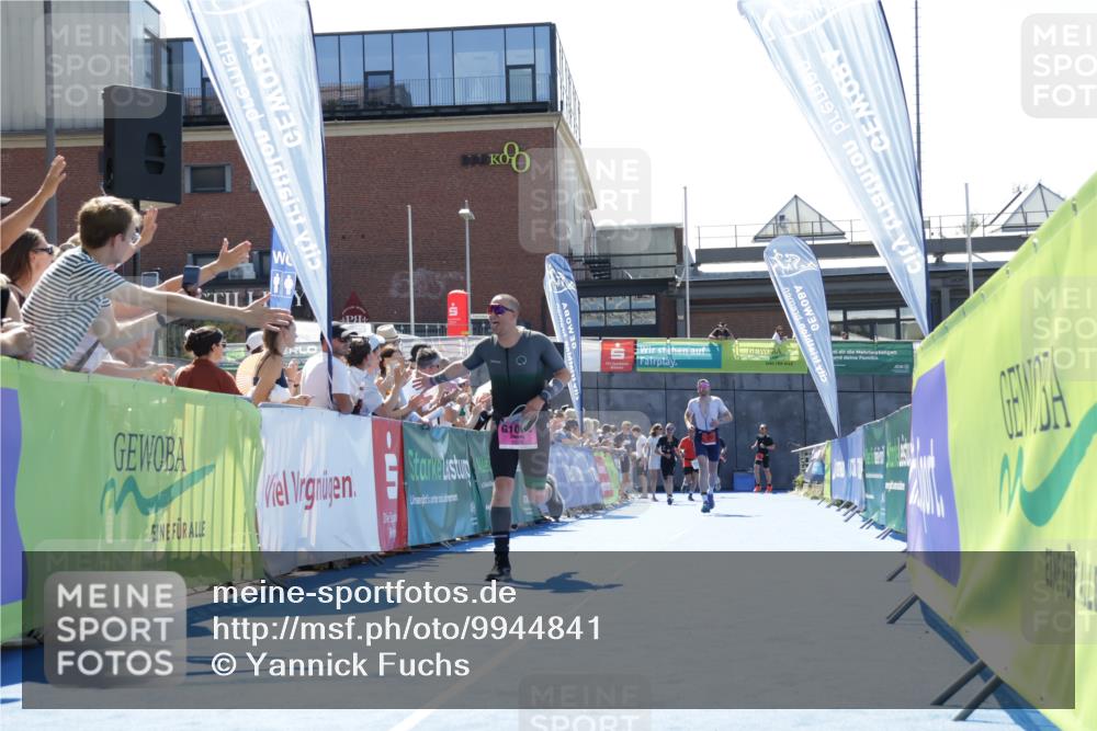09.08.2026 - GEWOBA Citytriathlon Bremen Yannick Fuchs http://msf.ph/oto/9944841 09.08.2026 14:20:37 Ziel 1002, 1002 meine-sportfotos.de