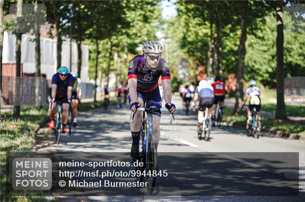 09.08.2026 - GEWOBA Citytriathlon Bremen Michael Burmester http://msf.ph/oto/9944845 09.08.2026 10:35:56 Radfahren 17, 29, 89, 107, 109, 119, 123, 151, 153, 167, 187, 201, 241, 444, 462, 466, 471, 494, 509 meine-sportfotos.de
