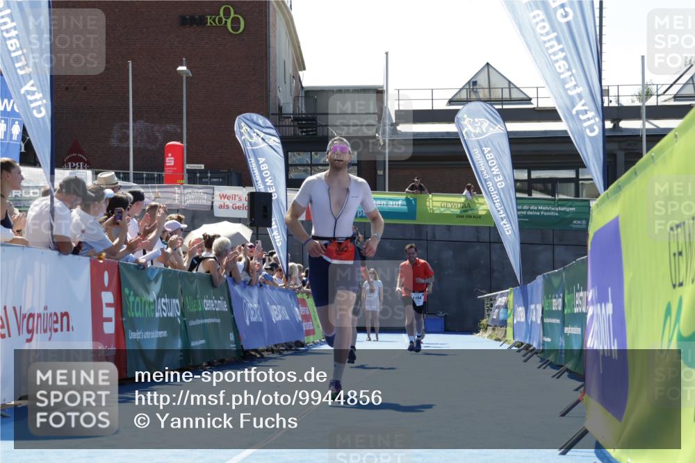 09.08.2026 - GEWOBA Citytriathlon Bremen Yannick Fuchs http://msf.ph/oto/9944856 09.08.2026 14:20:40 Ziel 582, 994, 1002, 1002 meine-sportfotos.de